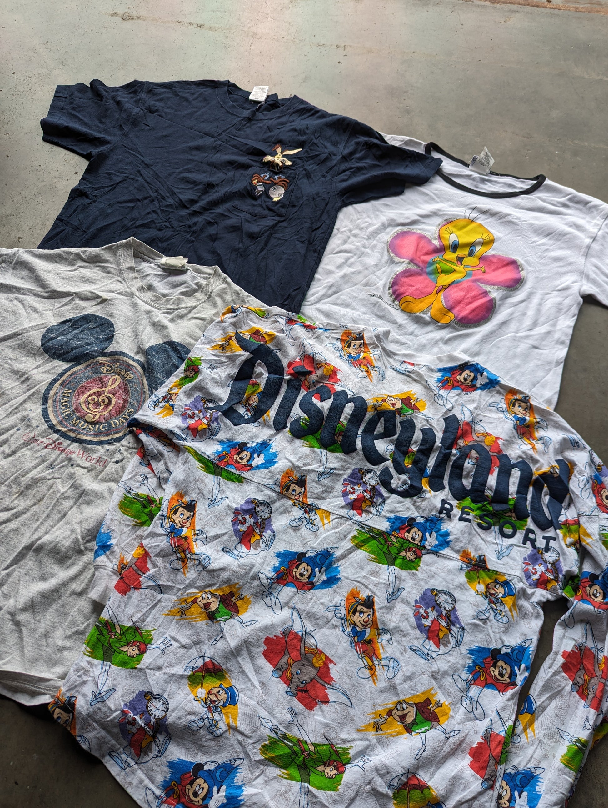 Vintage Wholesale Disney Looney Tunes T-shirts - Vintage Disney Looney Tunes T-shirts Wholesale